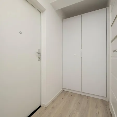 Apartment Bright & Modern Kepa Mieszczanska By Renters