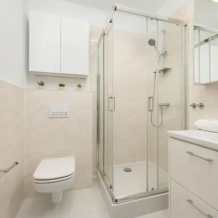Apartment Bright & Modern Kepa Mieszczanska By Renters *